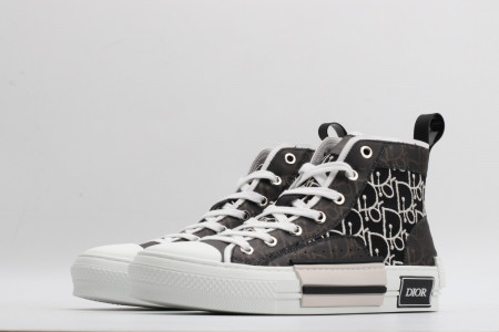 DR B23 Sneakers - Image 3