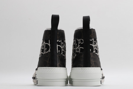 DR B23 Sneakers - Image 4