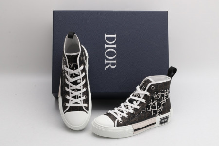 DR B23 Sneakers - Image 9