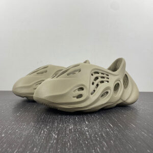 Adidas Yeezy Foam RNR Stone Salt GV6840