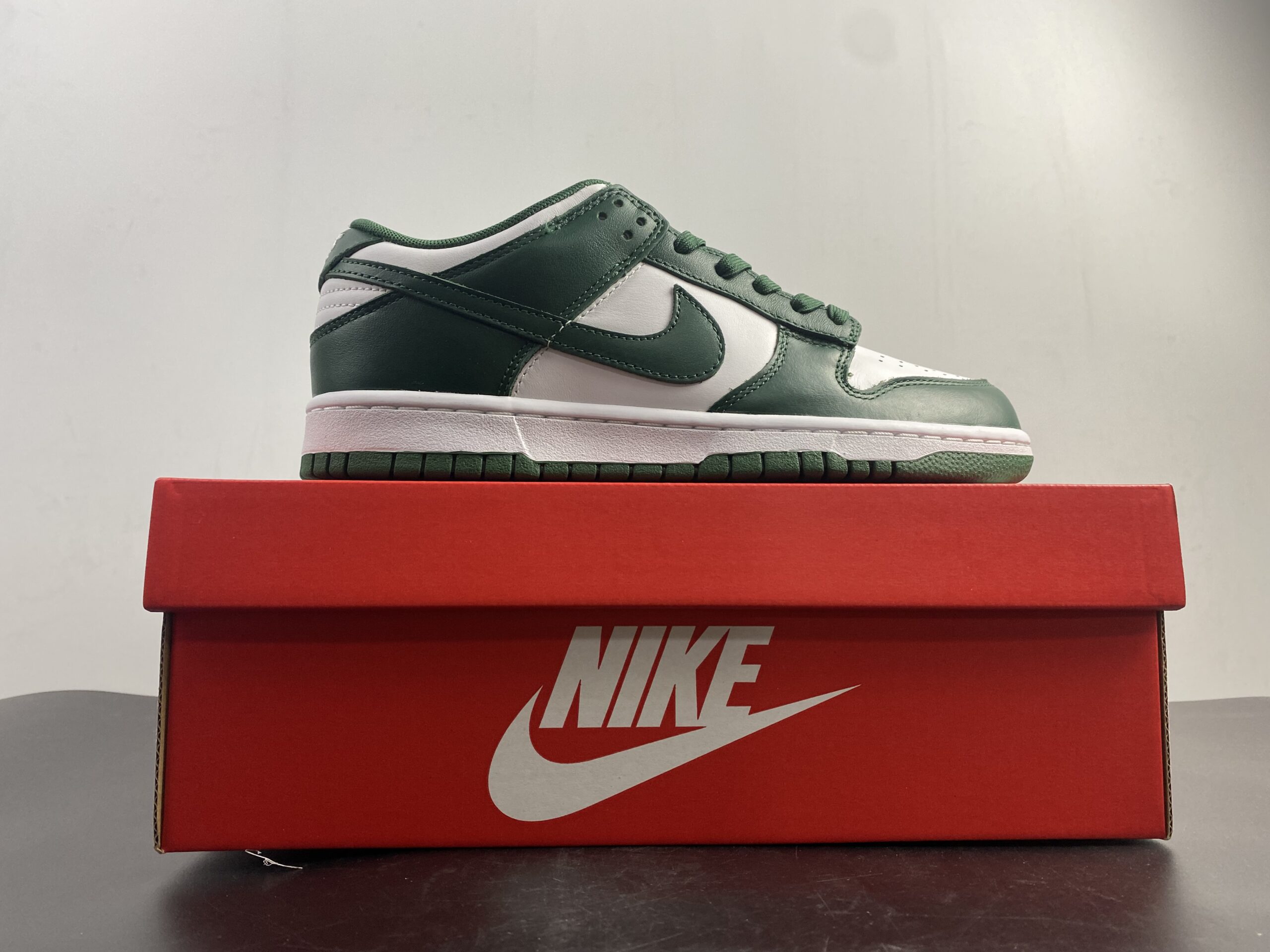 Nike Dunk Low Michigan State - Image 3