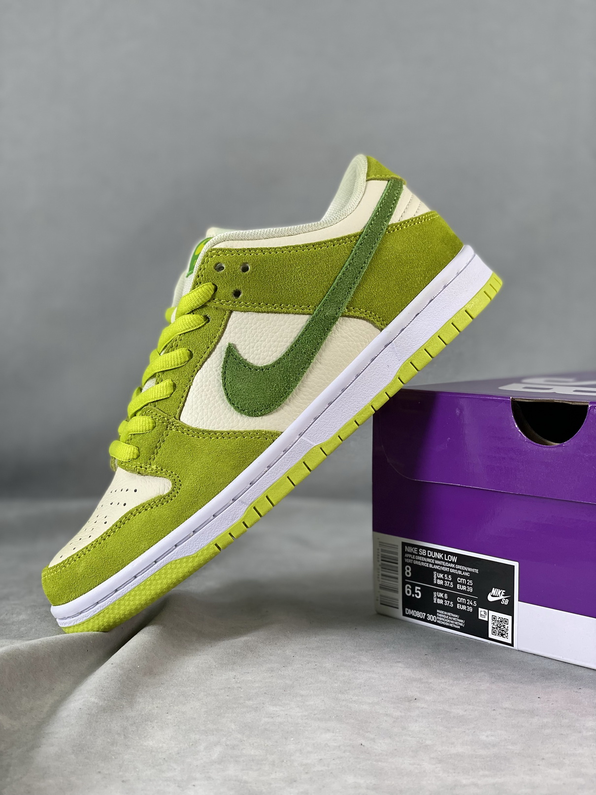Nike SB Dunk Low Green Apple - Image 5