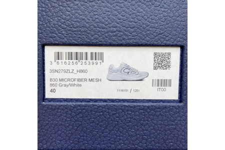 DR B30 Sneakers - Image 2