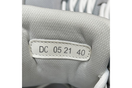 DR B30 Sneakers - Image 3