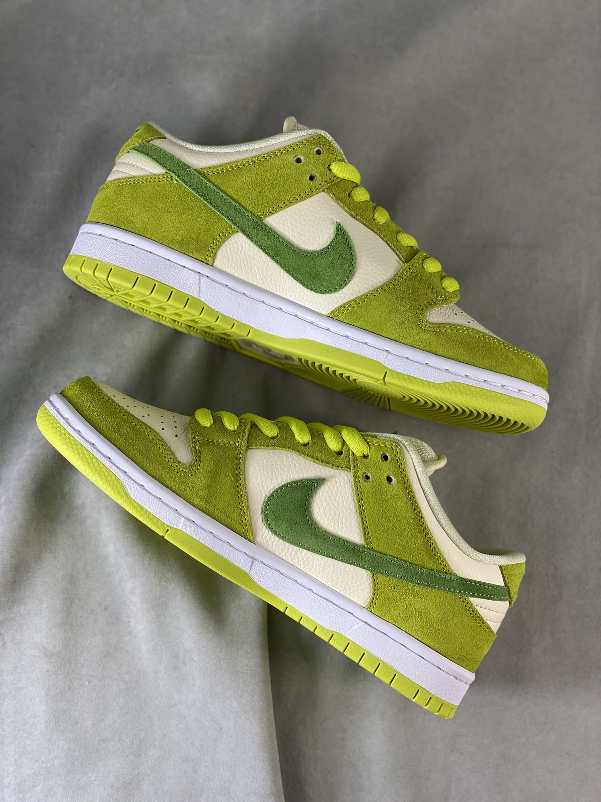 Nike SB Dunk Low Green Apple - Image 2