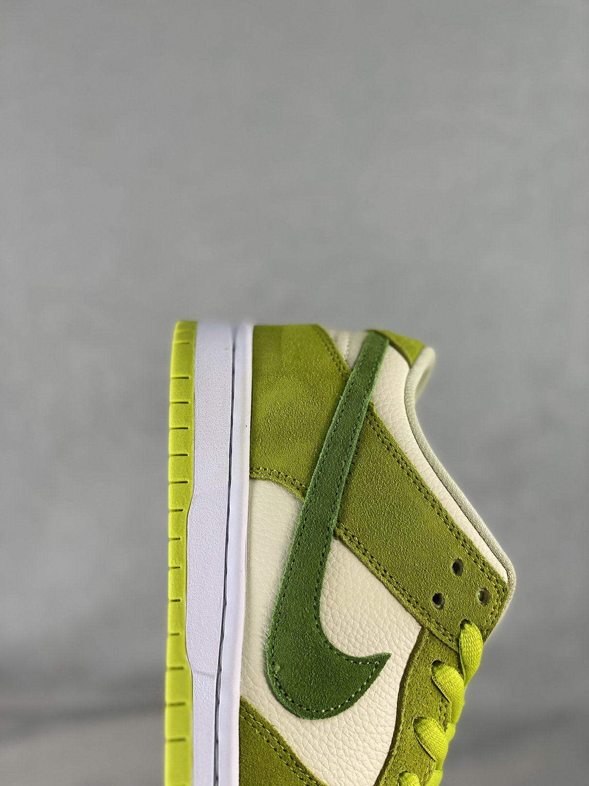 Nike SB Dunk Low Green Apple - Image 3
