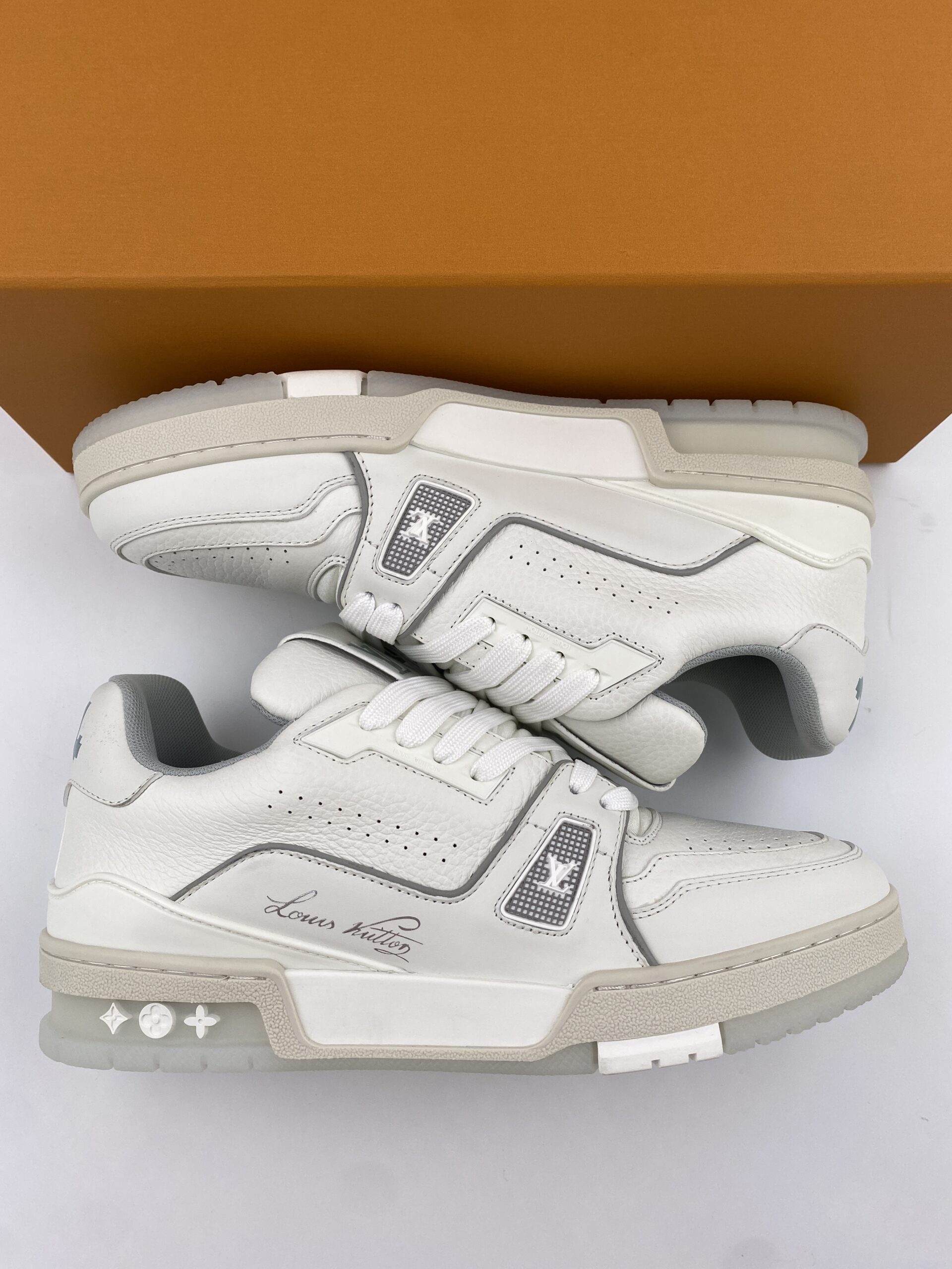 L** V* Trainer White - Image 2