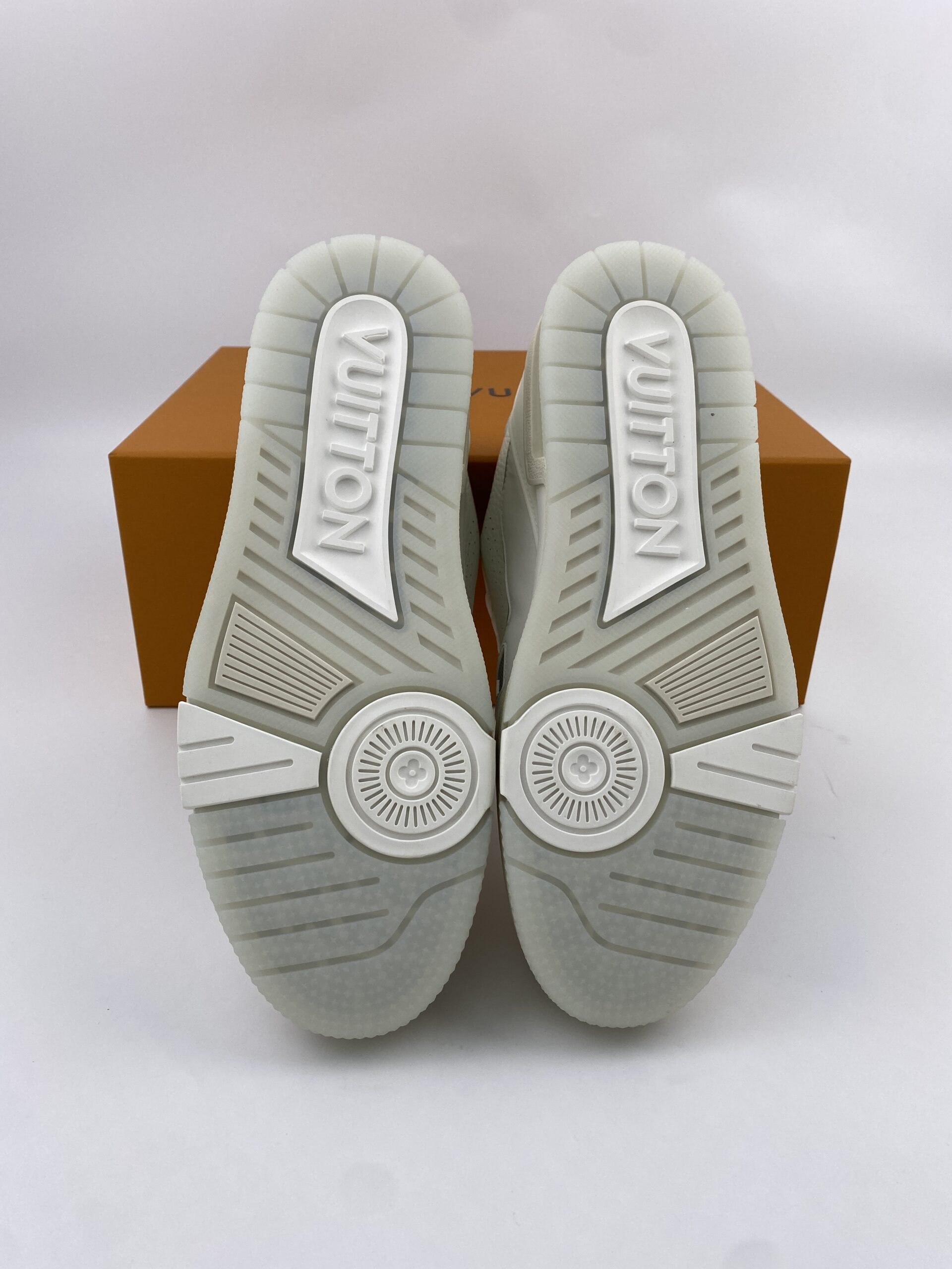 L** V* Trainer White - Image 3
