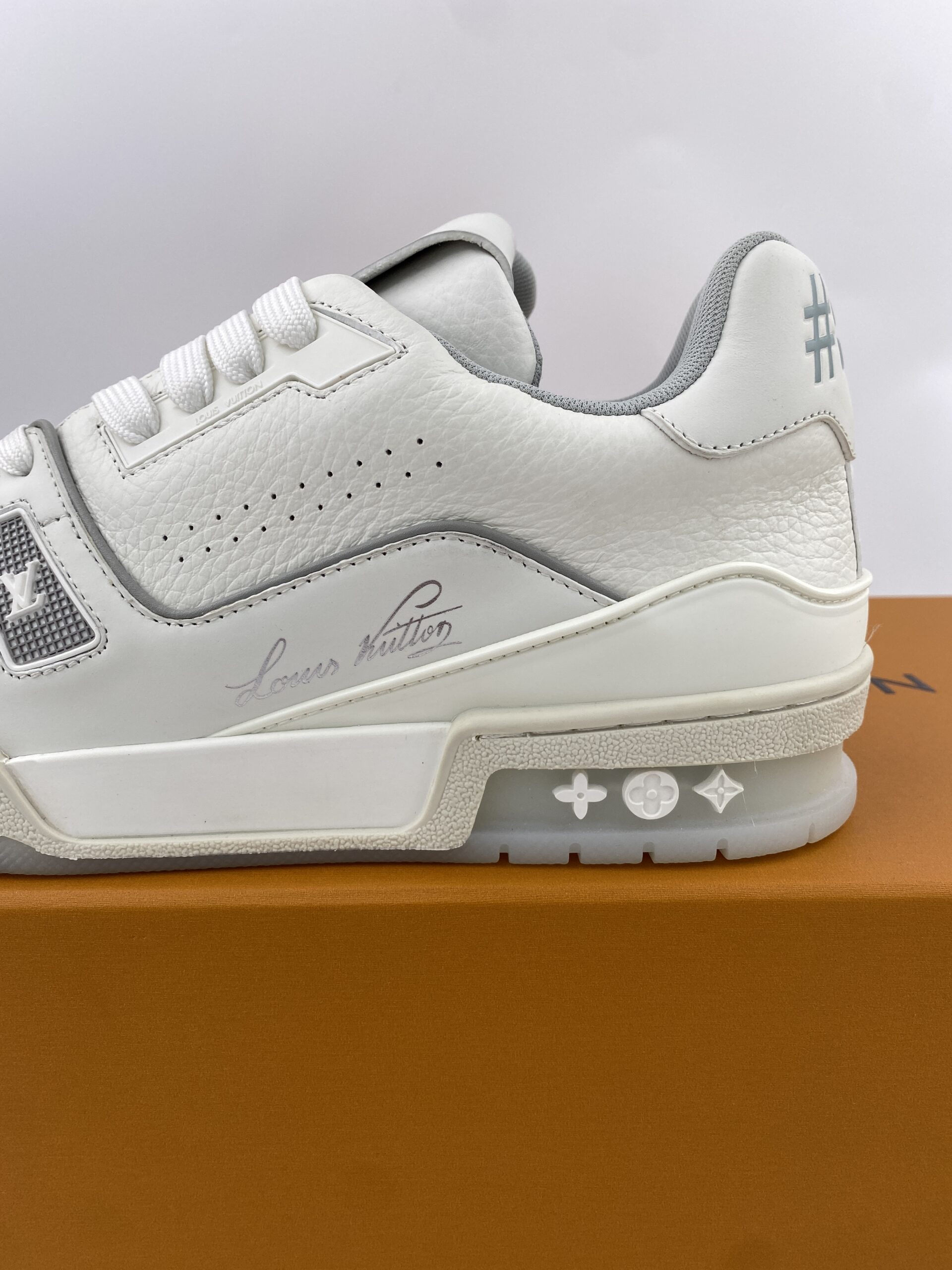 L** V* Trainer White - Image 5