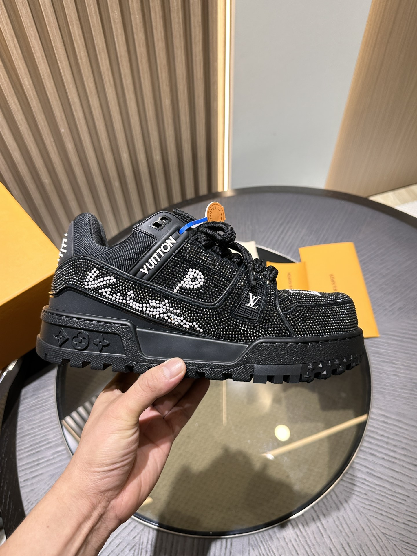 L** V* LV Trainer