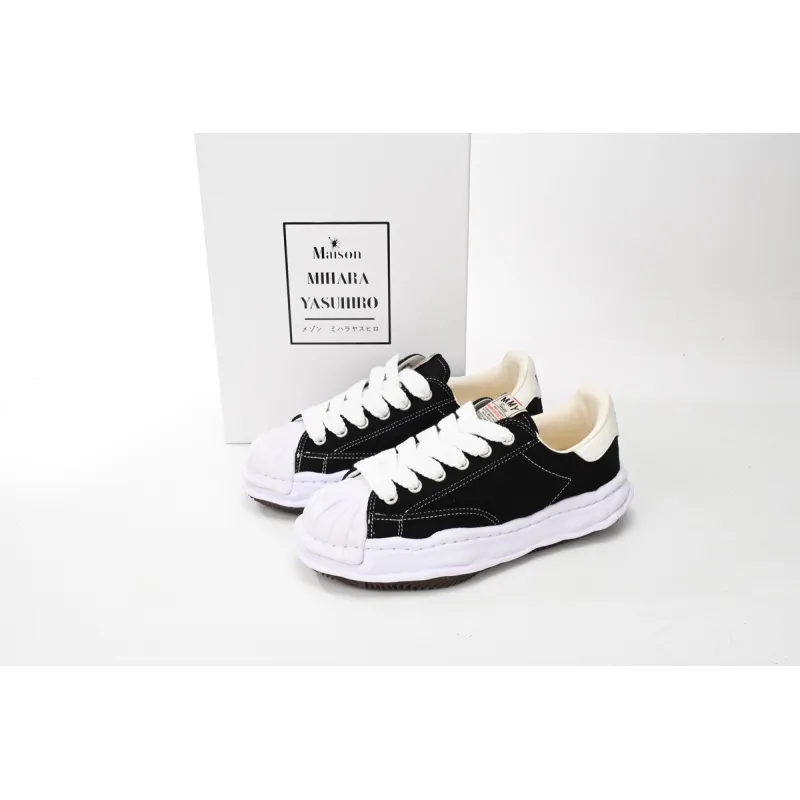 Maison Mihara Yasuhiro Black and White - Image 3
