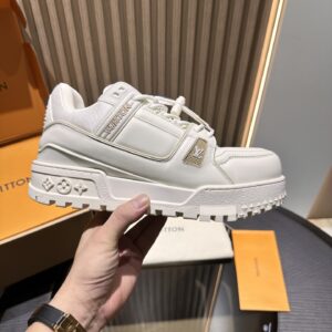 L** V* Trainer