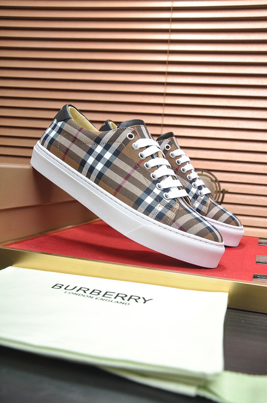 Burberry Logo - Image 3